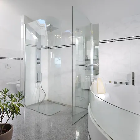 In Mit Beheiztem Pool By Interhome Casa vacanze